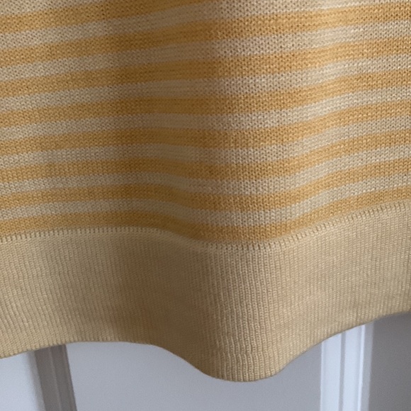 Brook Brothers 80% Silk, 20% Linen Yellow ton on tone Horizontal XL Top - Picture 5 of 6